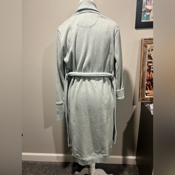 Women’s Ugg Robe. - Picture 3 of 5